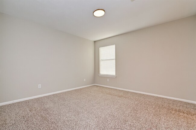 Building Photo - 26018 S Lakefair Dr