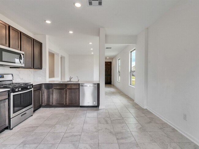 Building Photo - 6011 Whitewing Rd