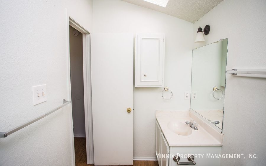 Building Photo - 117 N Troy Ave