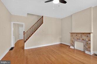 Building Photo - 2532 Collins St