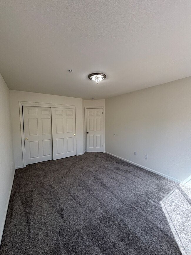 Building Photo - P32000