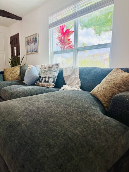 Building Photo - 816 5th St S