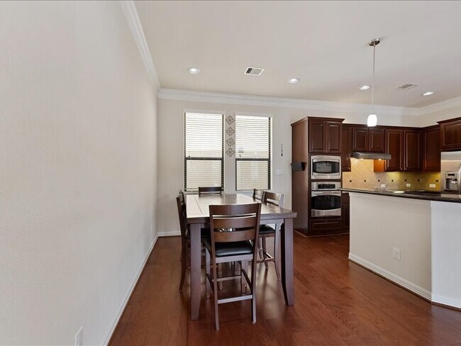 Building Photo - 5502 Lunia Ln