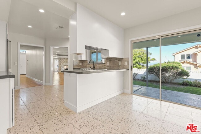 Building Photo - 4102 Cloverdale Ave