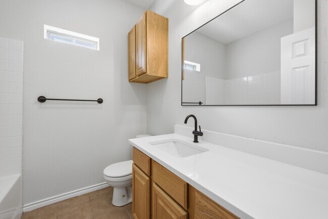 Building Photo - 3840 Oldenburg Ln
