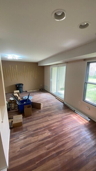 Building Photo - 30535 W 14 Mile Rd