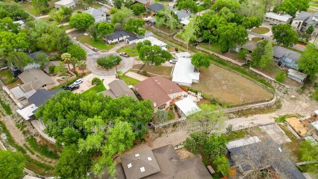 Building Photo - 156 Trelawney St