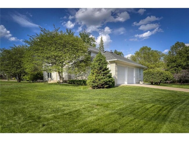 Building Photo - 5721 Londonderry Rd