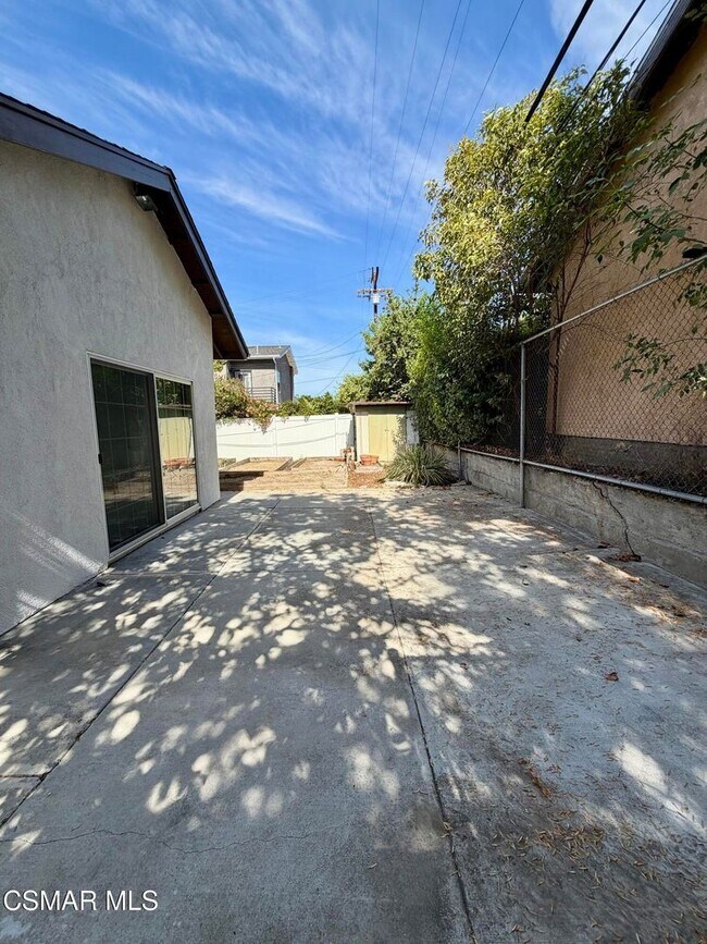 Building Photo - Welcome this single story, beautifully maintained and thoughtfully updated home South Of The Boul...