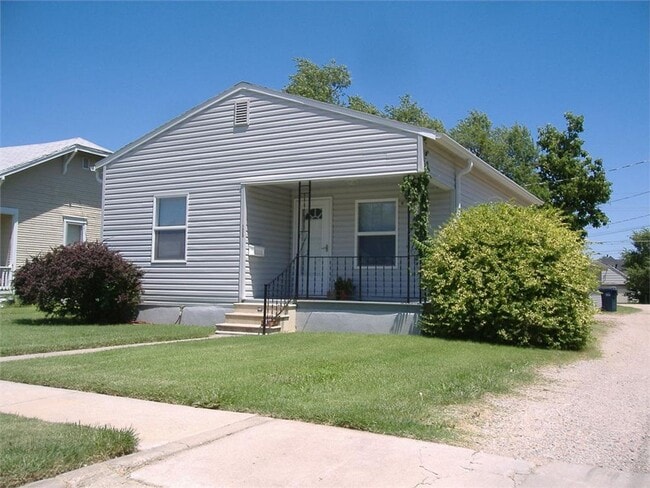 Primary Photo - Clean 2 bed 1 bath home