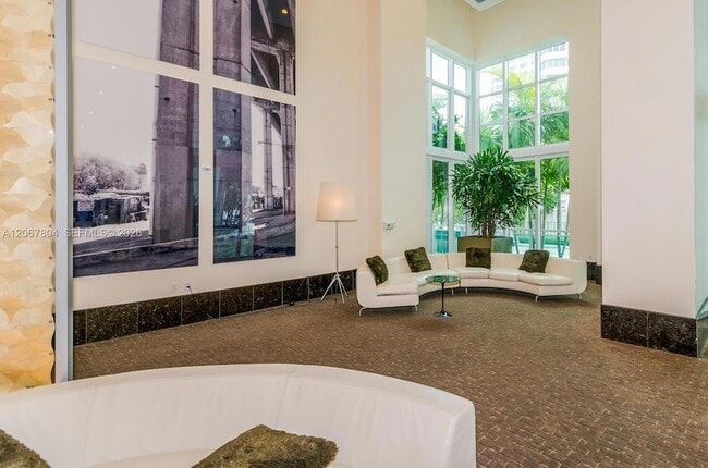 Building Photo - 950 Brickell Bay Dr