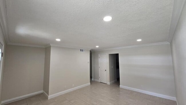 Building Photo - 556 Lambright Rd
