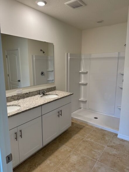 Building Photo - 1328 Lawndale Ct