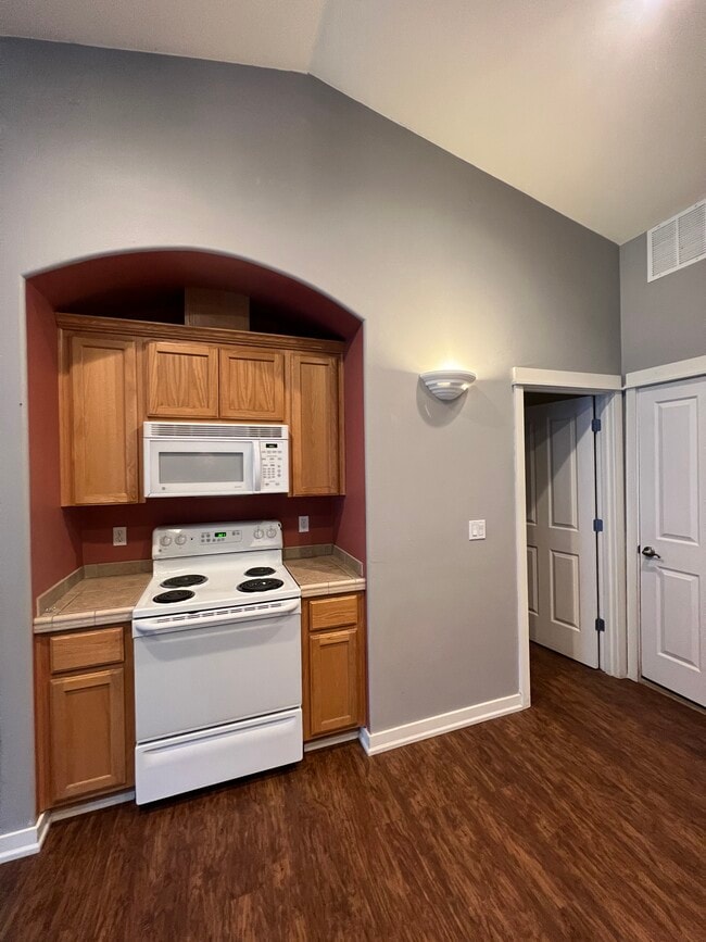 Building Photo - 4412 Valencia Dr