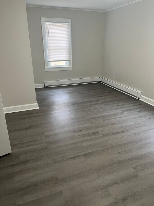 Building Photo - 2 bedroom 1 bath home