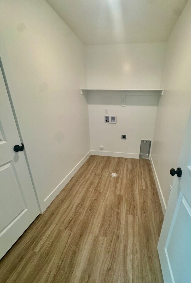 Building Photo - 5709 S Weehawken Ln