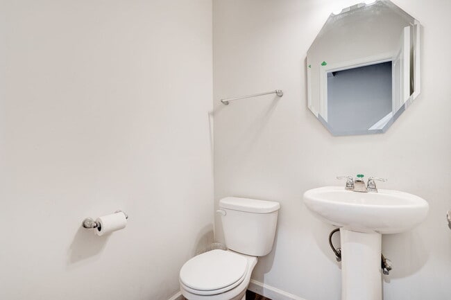 Building Photo - 469 Watercress Dr