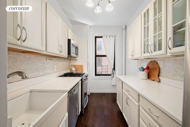 Primary Photo - 117 Seaman Ave