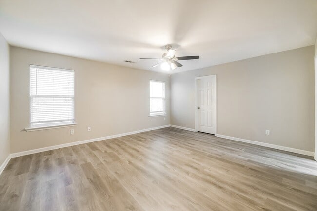 Building Photo - 50 Brookview Dr