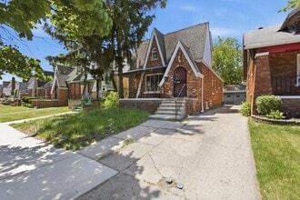 Building Photo - 15087 Pinehurst St