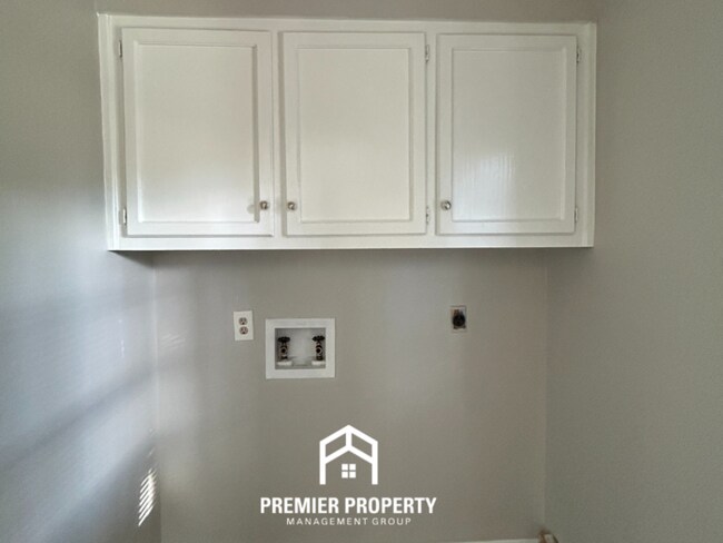 Building Photo - 9893 Cherokee Dr