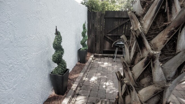 Building Photo - Beautiful  Furnished 1/1 condo x Rent  in Winter Park Next to Full Sail University !