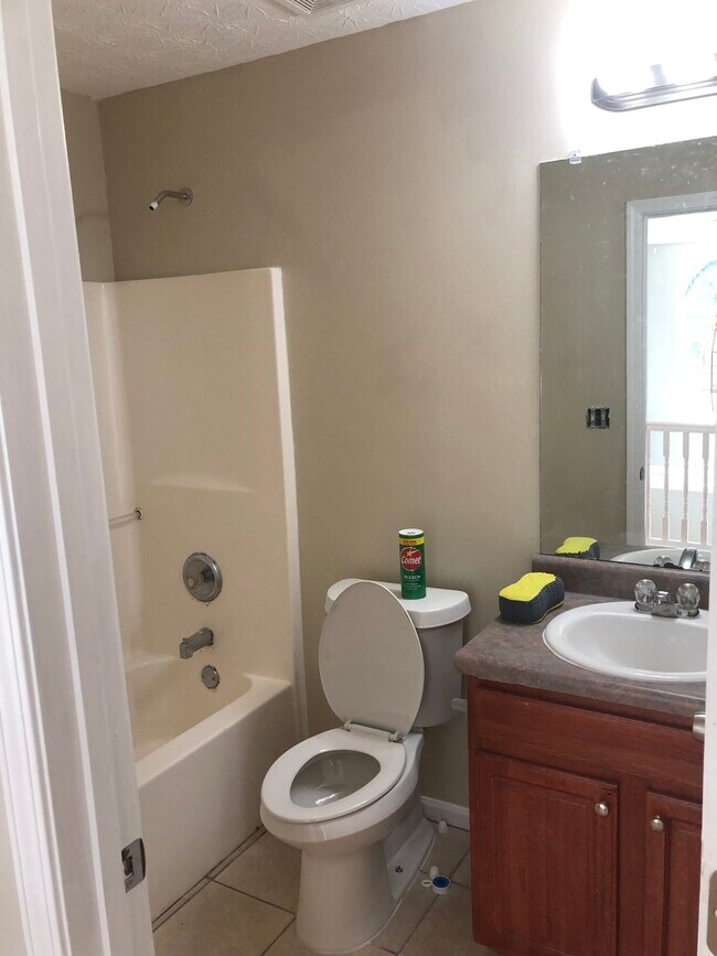Upstairs Bathroom - 1414 Schley Plz