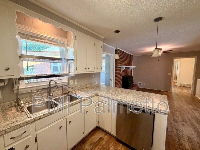 Building Photo - 1727 Sandra Dr