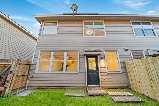 Building Photo - 16118 Market Garden Ln