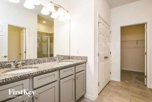 Building Photo - 1210 Ponca Rd