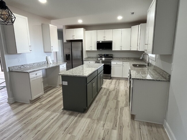 Building Photo - New Built Home 3-Bedroom Kernersville Home with Granite Touches and 2 Full Baths!"