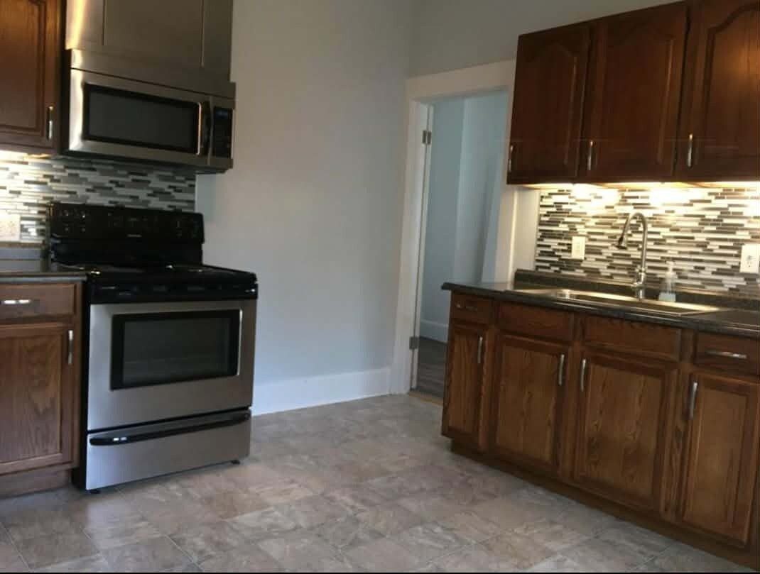 Building Photo - 601 Clinton Ave