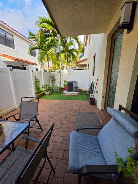 Building Photo - 20914 NW 1st Dr