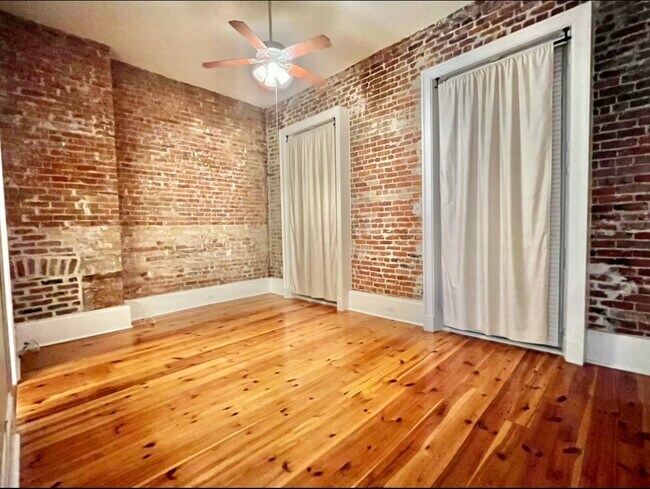 Building Photo - 800 St Charles Ave