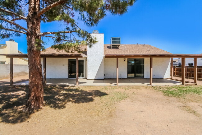 Building Photo - 8204 N 60th Dr