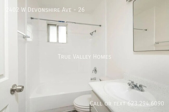 Building Photo - 2402 W Devonshire Ave