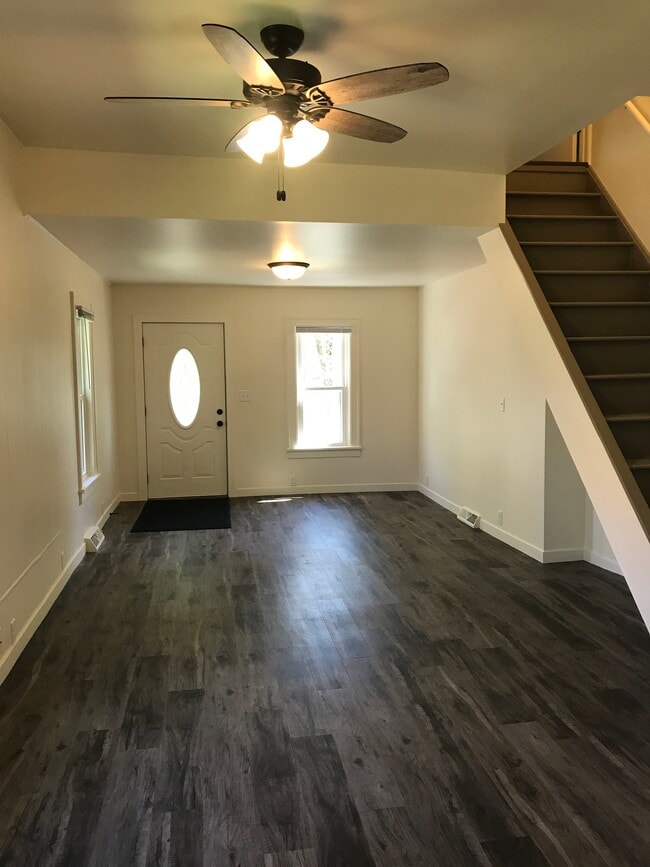Building Photo - 808 Belden St