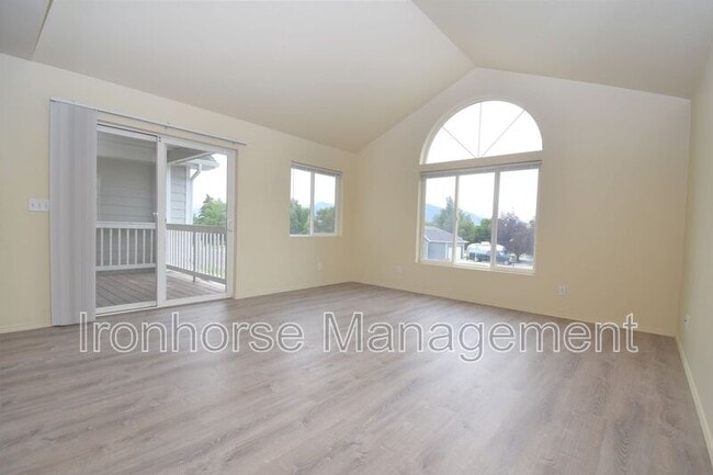 Building Photo - 509 Hunters Way