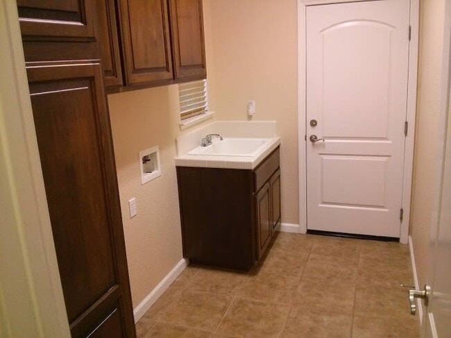 Building Photo - Discover Your Dream Home in Elk Grove!
