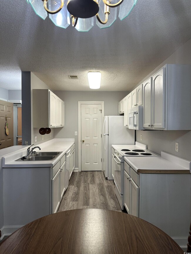 Building Photo - 4380 Daphne Ln