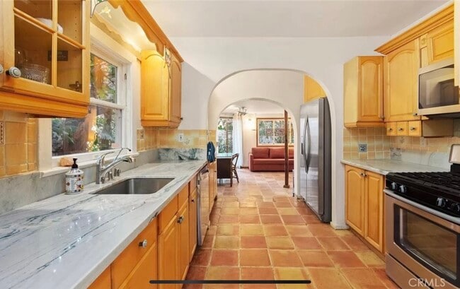 Building Photo - 3110 Highland Ave