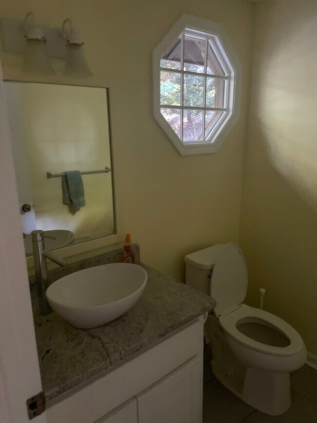 Building Photo - 33 Channel Ln