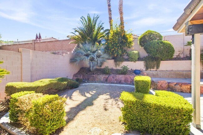 Building Photo - Beautiful 4-Bedroom Home with Pool & Rock Waterfall in 89002