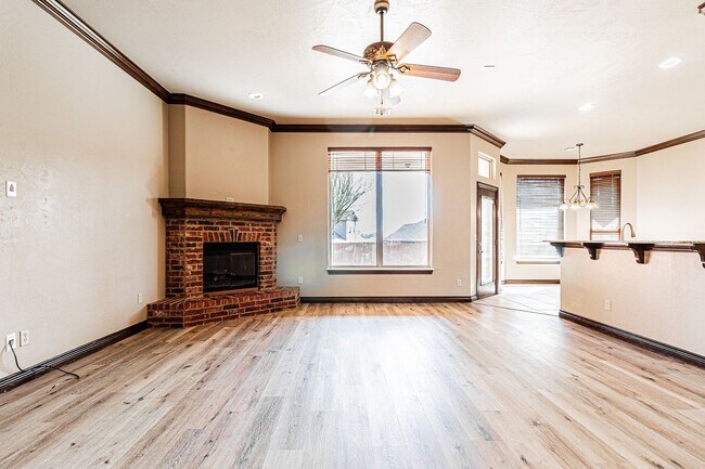 Building Photo - 4 Bed 3 Bath in Edmond!