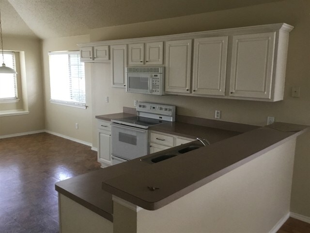 Building Photo - 7928 Cannonwood Dr