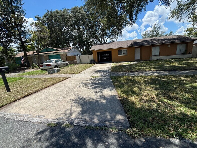 Building Photo - 914 Osceola Trl
