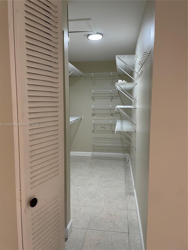 Building Photo - 4702 SW 67th Ave