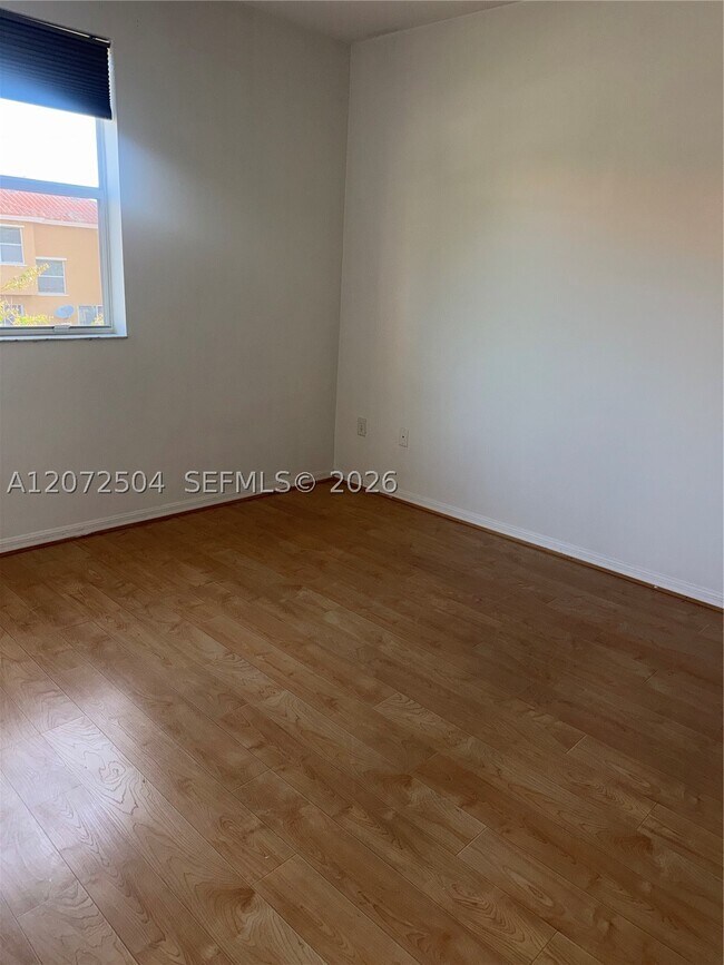 Building Photo - 700 SW 106th Ave