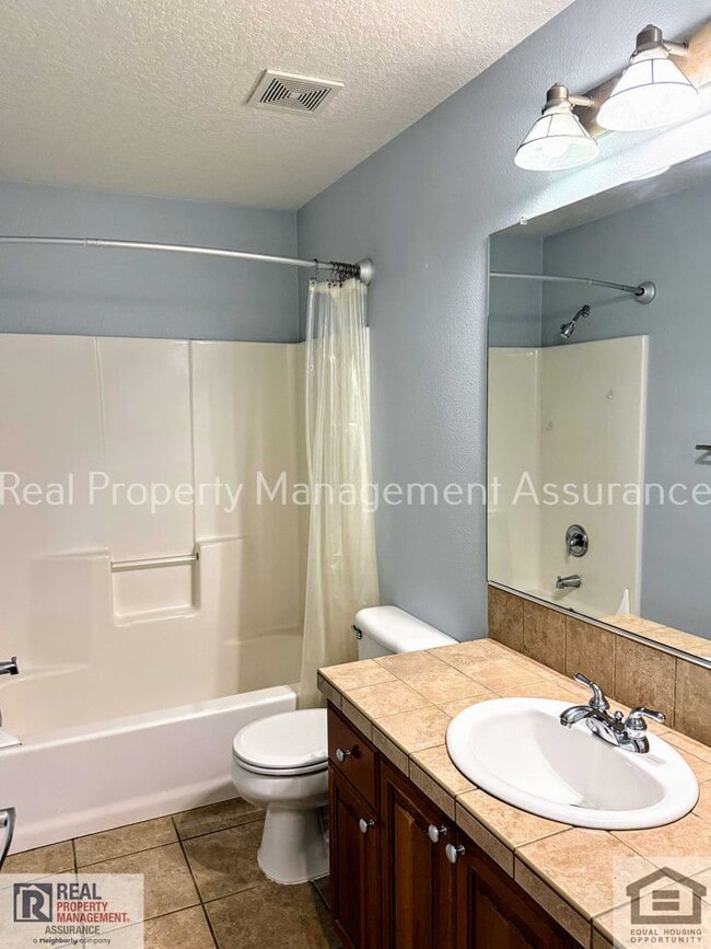 Building Photo - 13611 NW Stonebridge Dr