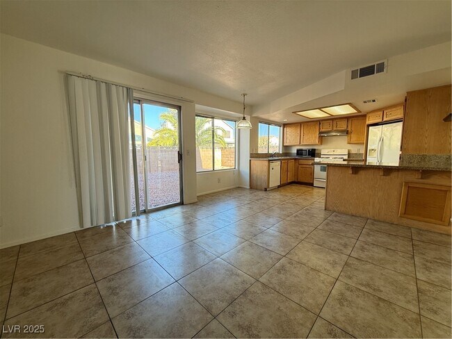 Building Photo - 868 Brass Ring Rd